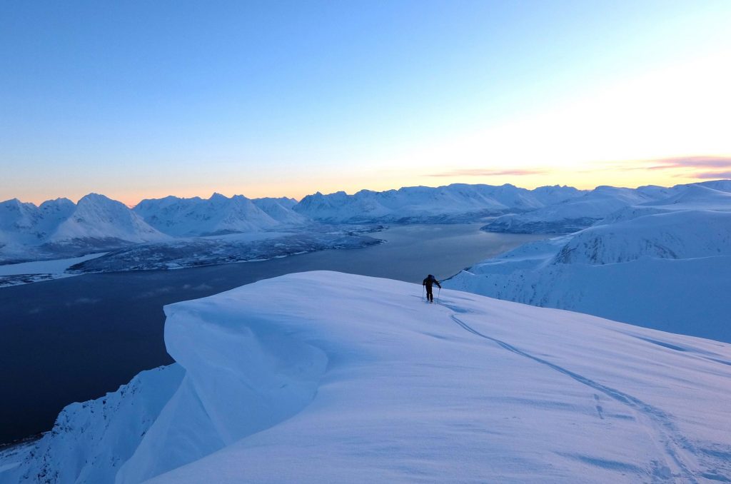 Udsigt til fjeld og fjord. Tromsø. Foto: Mads Peter Skovbjerg Fogh.