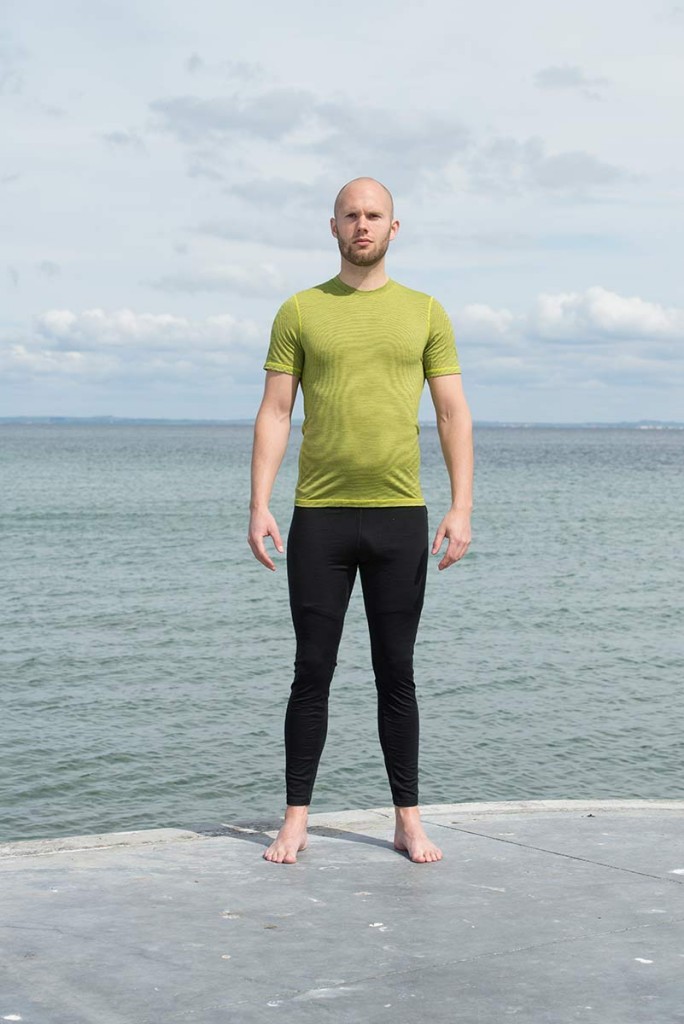 Et par lange underbukser i uld og en uld-T-shirt som inderste lag.