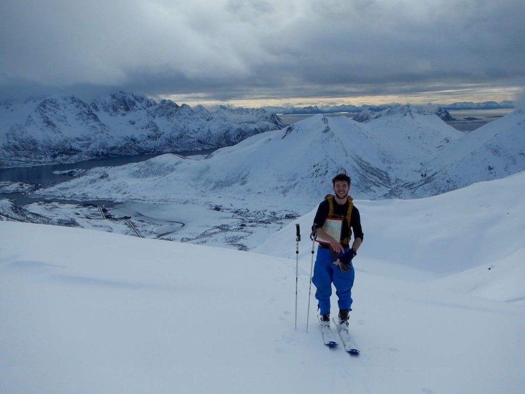 Uld er genialt til skitouring, hvor man næsten uundgåeligt kommer til at svede når det går opad, og derefter skal kunne holde sig varm og komfortabel gennem resten af dagen. Foto: Mads Peter Skovbjerg Fogh.