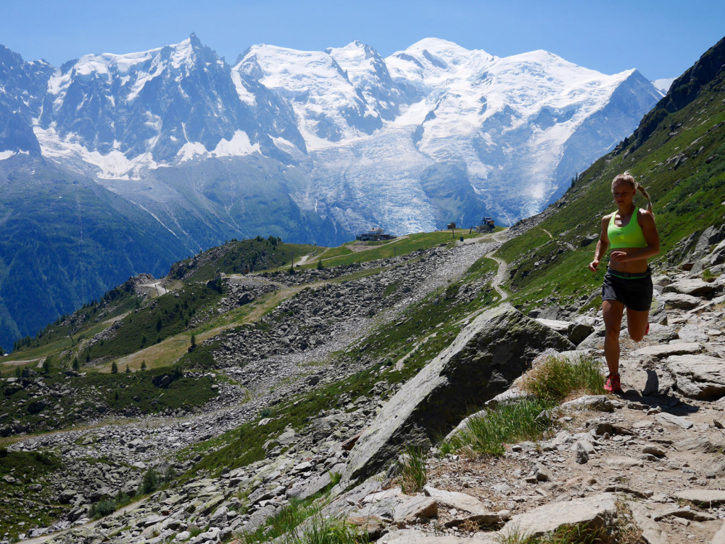 Dana Berg Pagers i fuld fart på stierne omkring Chamonix på en varm dag. Foto: Jesper Helbo Knudsen.